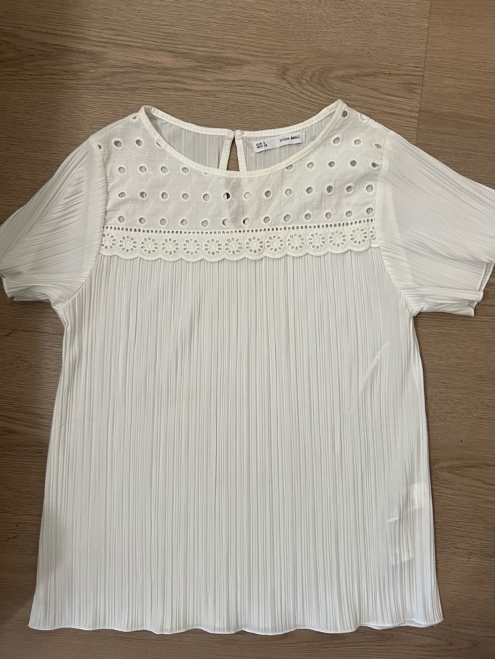 Sfera Eyelet Yoke Pleated Short Sleeve Top